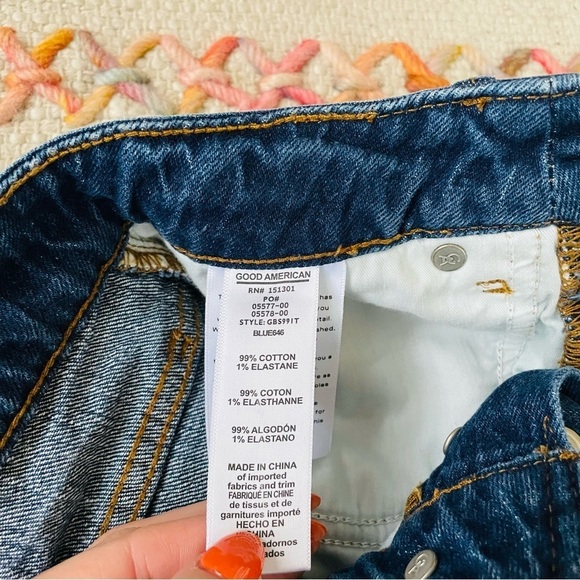 Good American Bombshell Jean Shorts - Picture 10 of 11